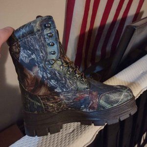 New Cabela's Water Proof 1200 Thinsulate Boots Mens size 11 M Man Made Materials